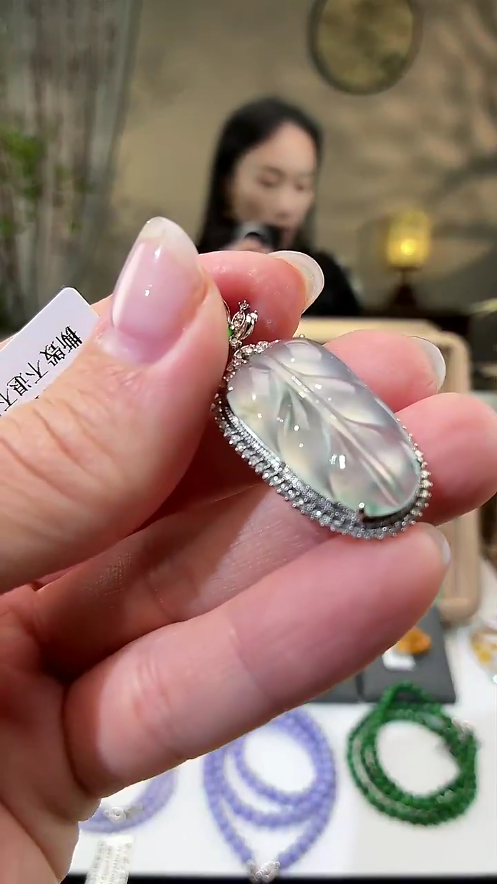 吊坠(不含链)18K金镶嵌翡翠叶子