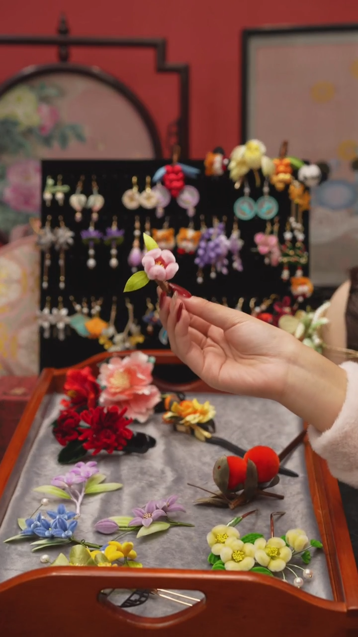 刺绣非遗绒花手工饰品