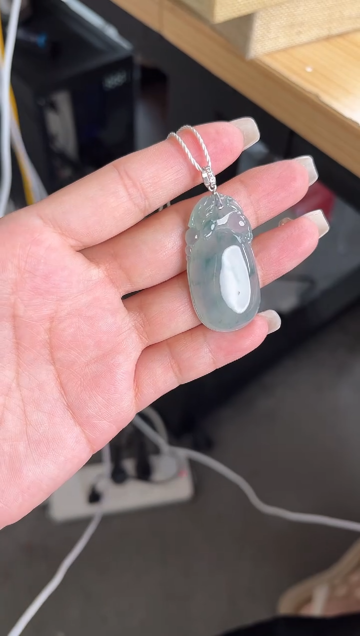 颈饰18K金镶嵌翡翠吊坠