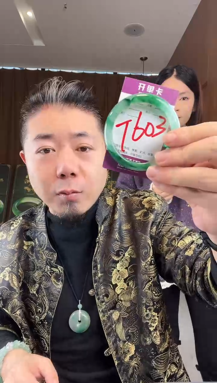 【闪购商品】石英质玉手镯未镶嵌非洲翠