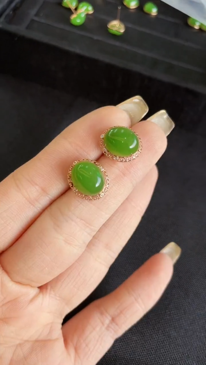 【闪购商品】和田玉耳钉18K金镶嵌多样性发一对