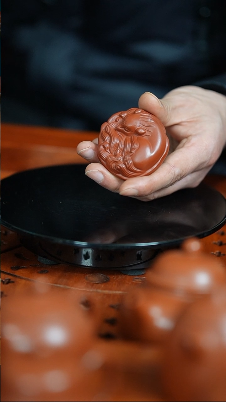 【闪购商品】紫砂茶宠朱泥刻绘九尾狐摆件盖置把玩