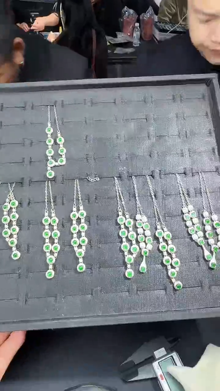 【闪购商品】定制翡翠未镶嵌项链多样性发其一