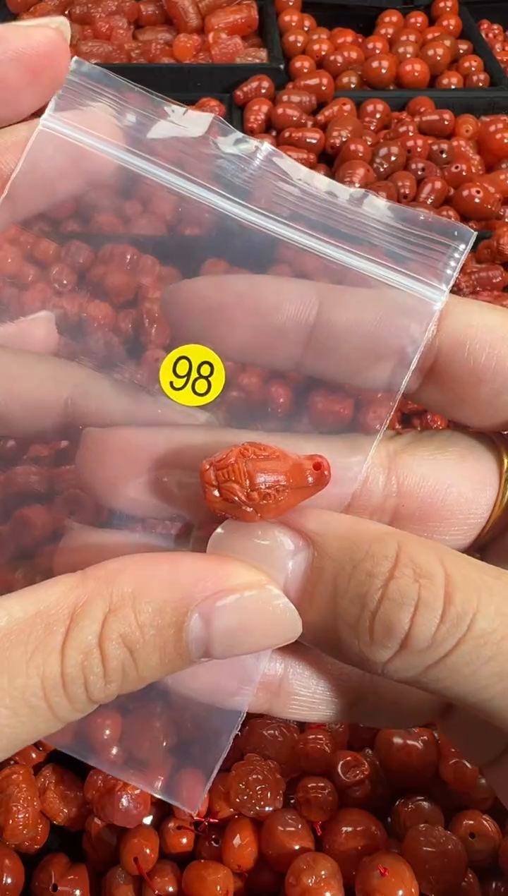 颈饰未镶嵌南红玛瑙1