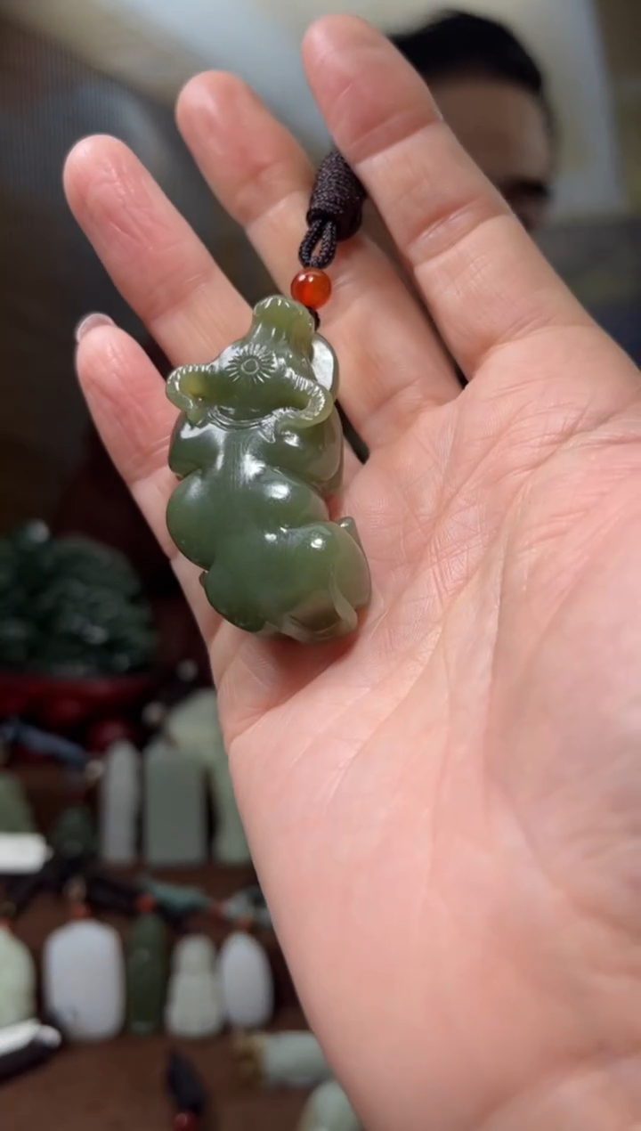 颈饰未镶嵌和田玉·