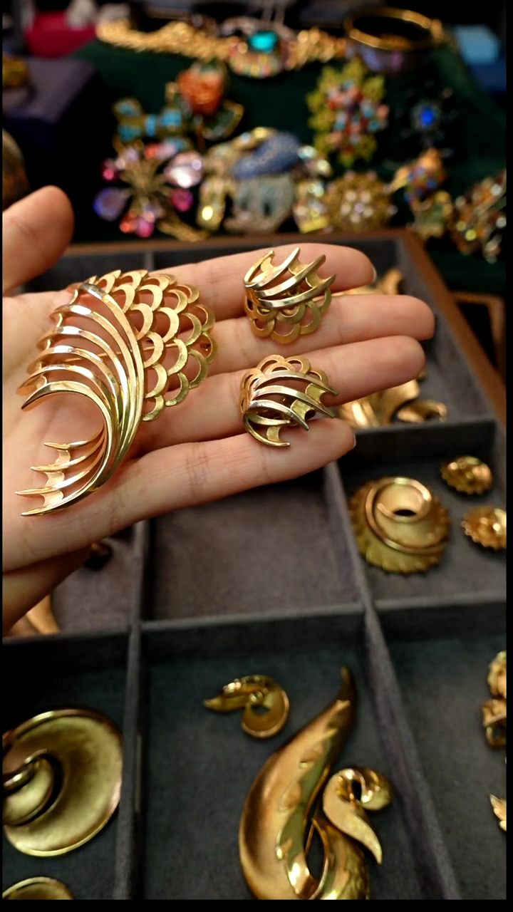 大理石铁合金珠****生胸针