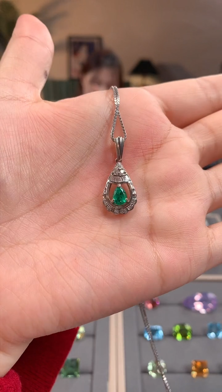 【闪购商品】祖母绿吊坠(不含链)铂Pt850镶嵌祖母绿