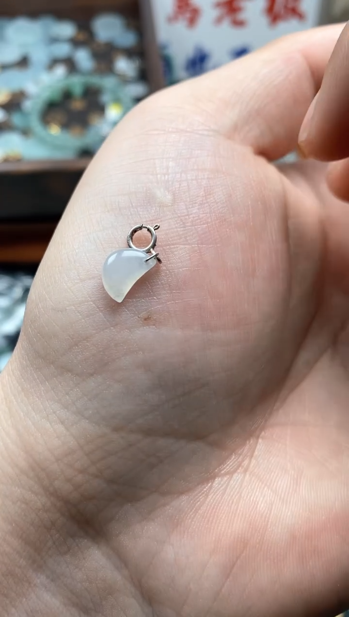 【闪购商品】翡翠颈饰未镶嵌哥哥