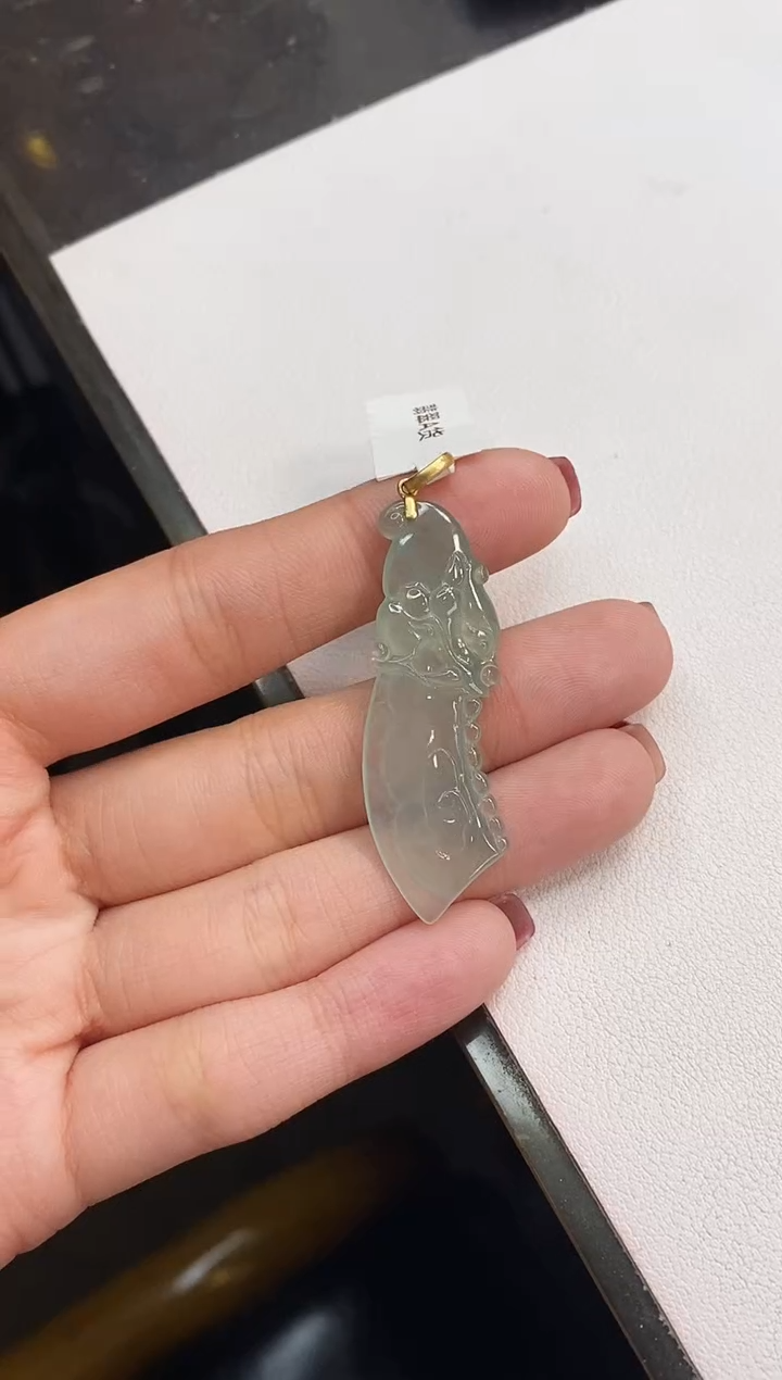 【闪购商品】翡翠颈饰18K金镶嵌屠龙刀