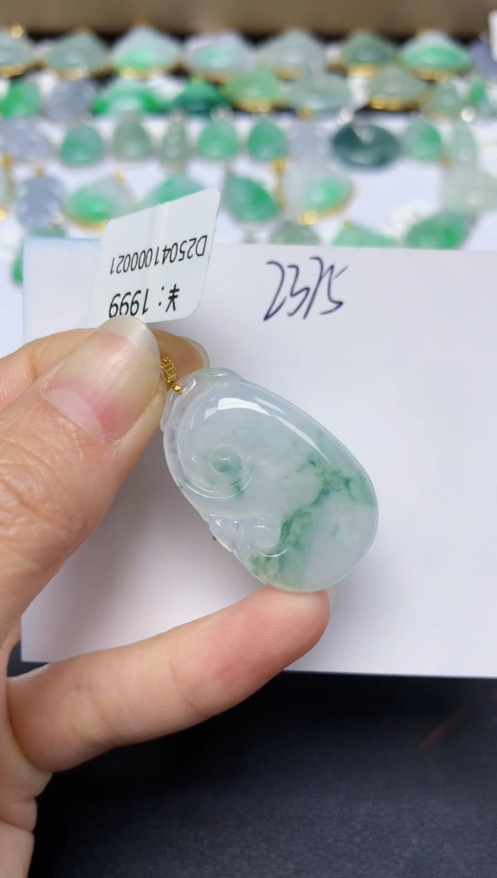 翡翠18K金镶嵌颈饰天然翡翠A货