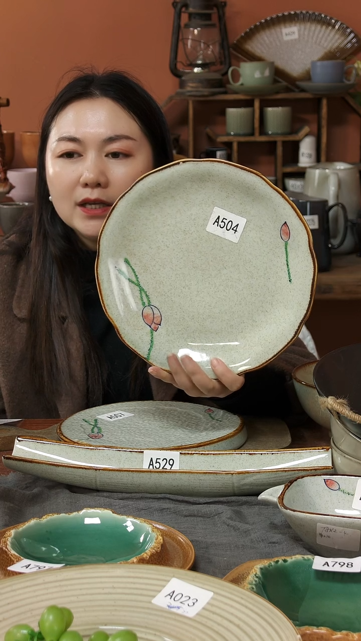 陶瓷A504 一只陶瓷异形圆盘26*2.5可能微瑕