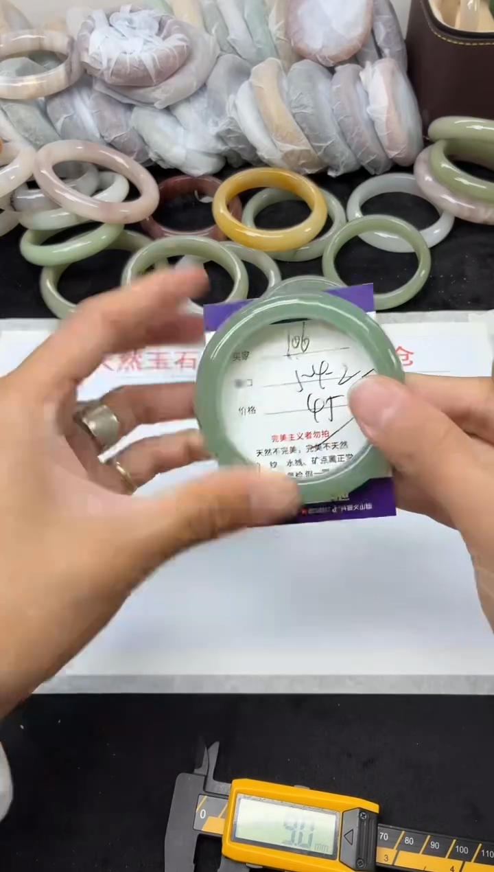 未镶嵌手镯石英质玉106