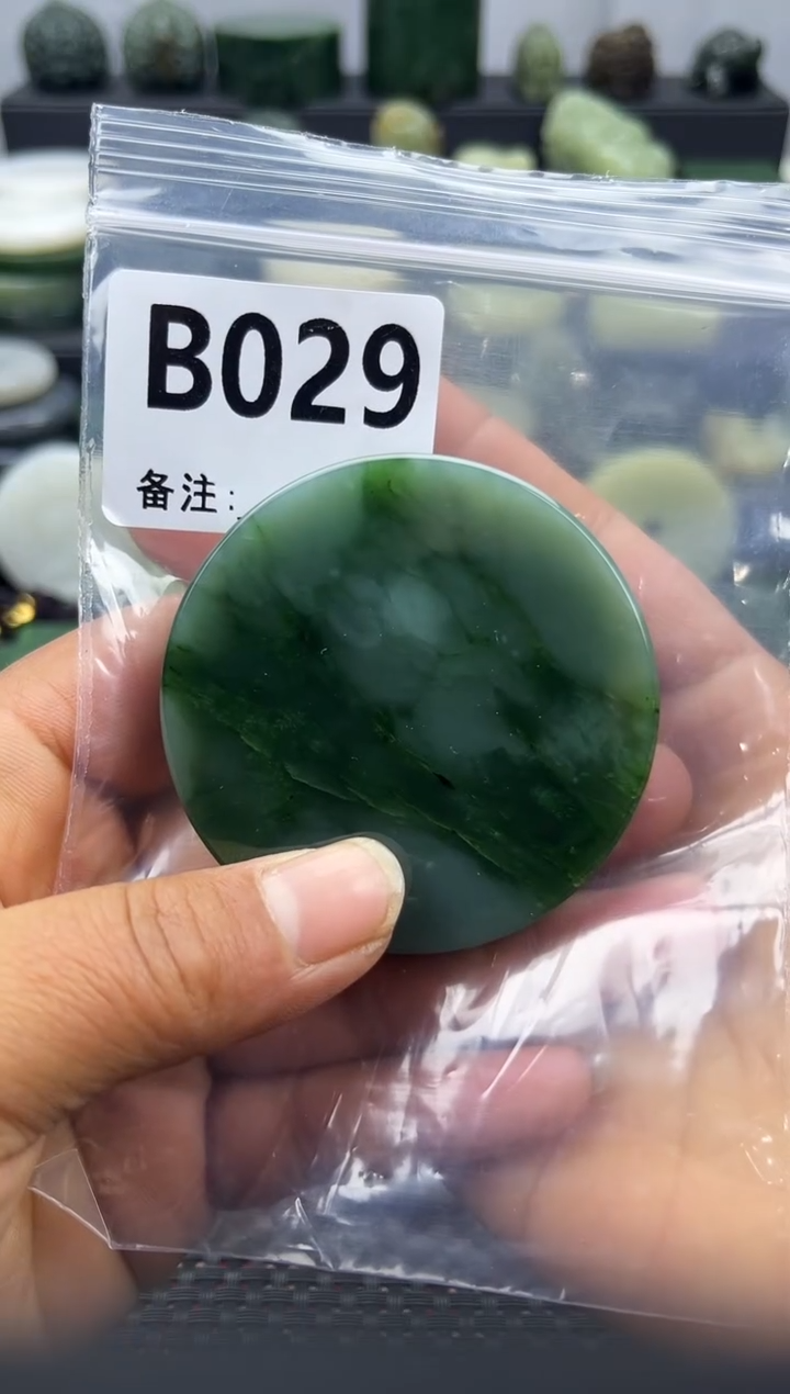 未镶嵌和田玉珠宝半成品镯芯