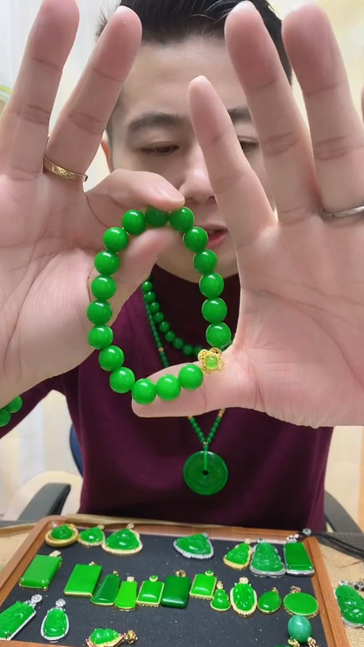 14K金镶嵌手链翡翠四叶草手链