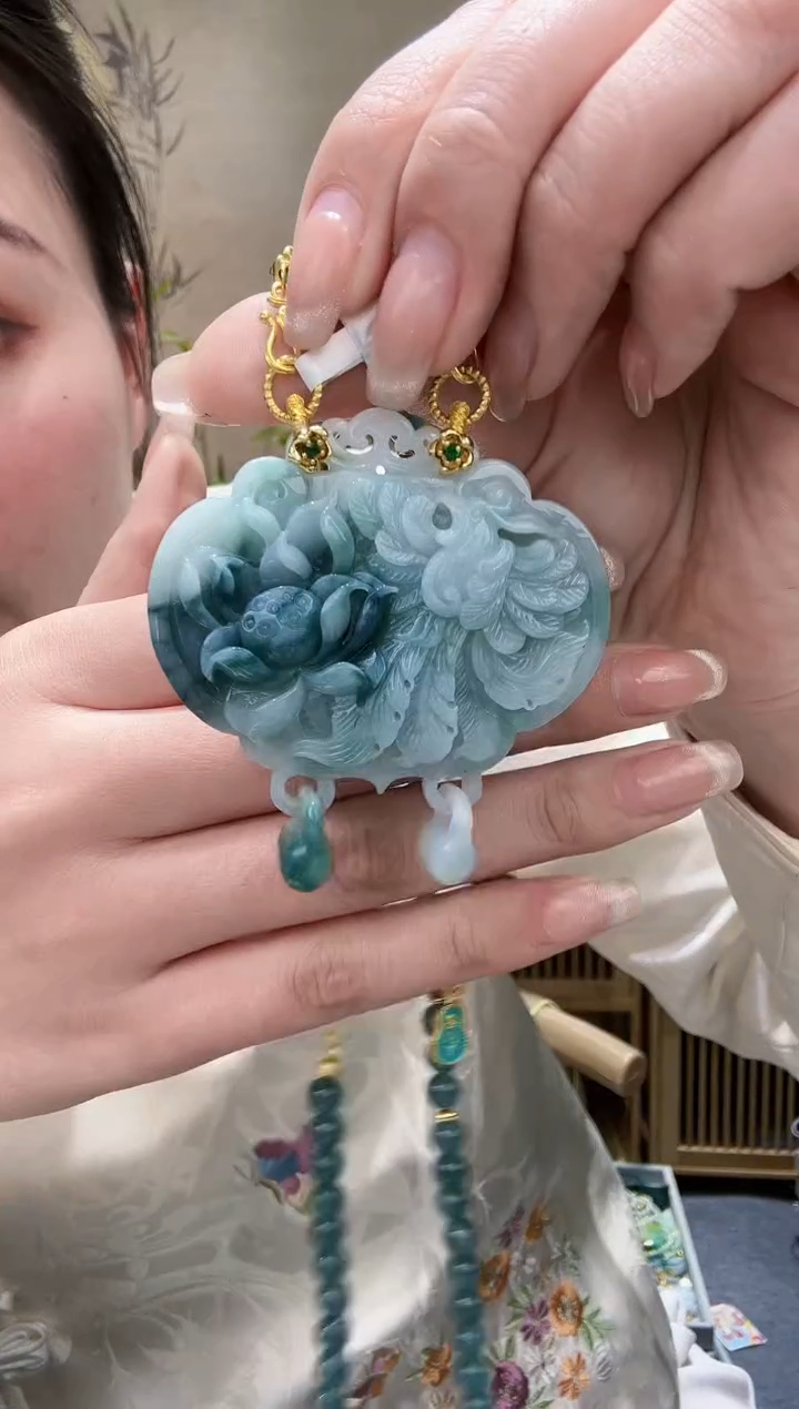 【闪购商品】翡翠颈饰未镶嵌吊坠