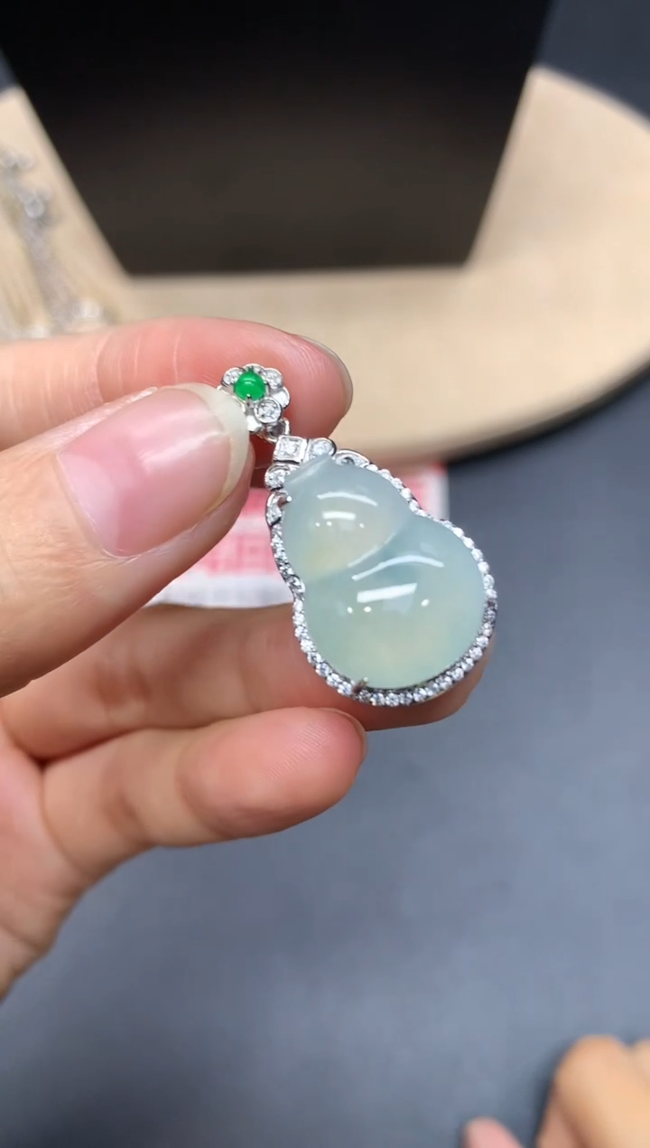 【闪购商品】翡翠吊坠(不含链)银S925镶嵌葫芦【无服务费】