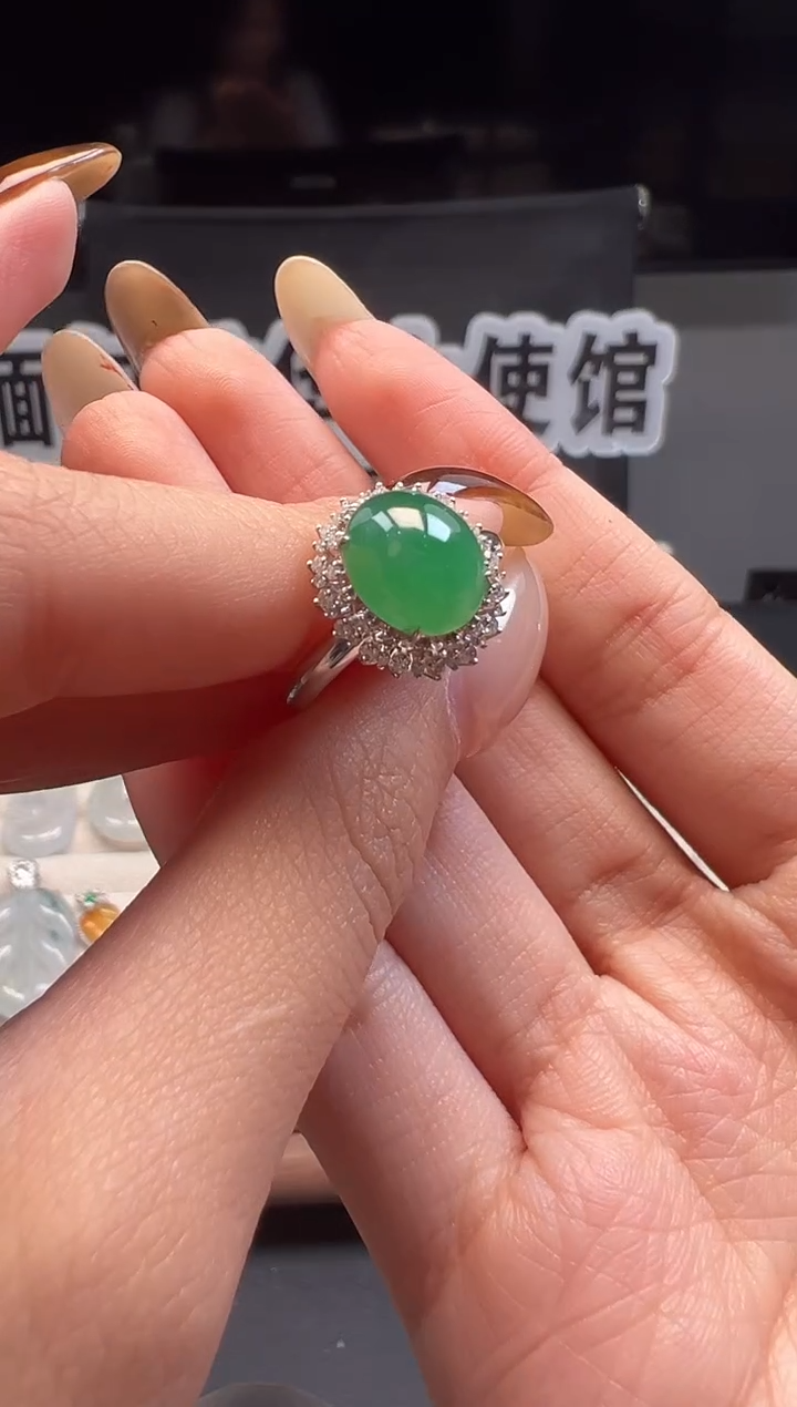 18K金镶嵌戒指翡翠 缅甸珠宝严选