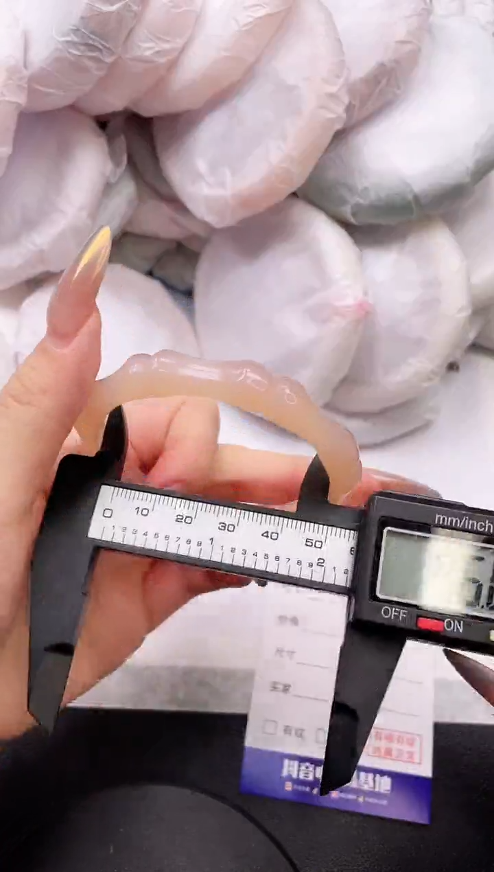 【闪购商品】石英质玉手镯未镶嵌4K425-56