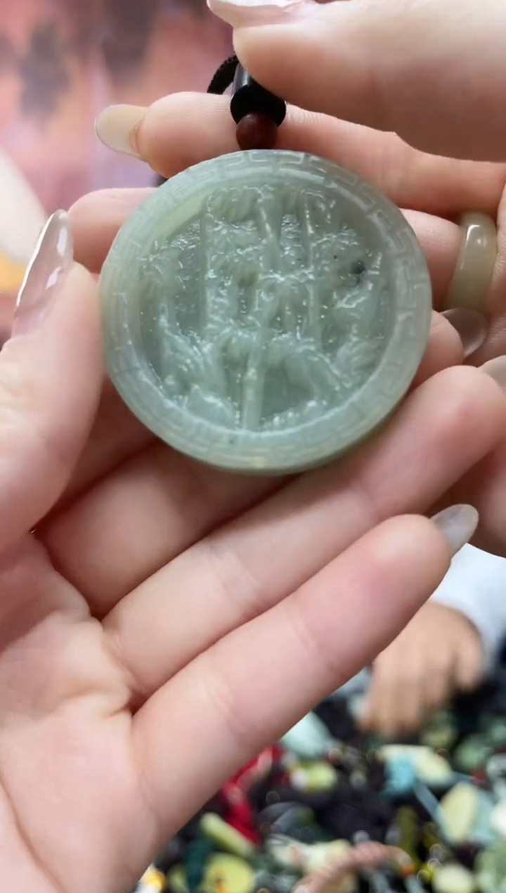 未镶嵌岫玉吊坠·