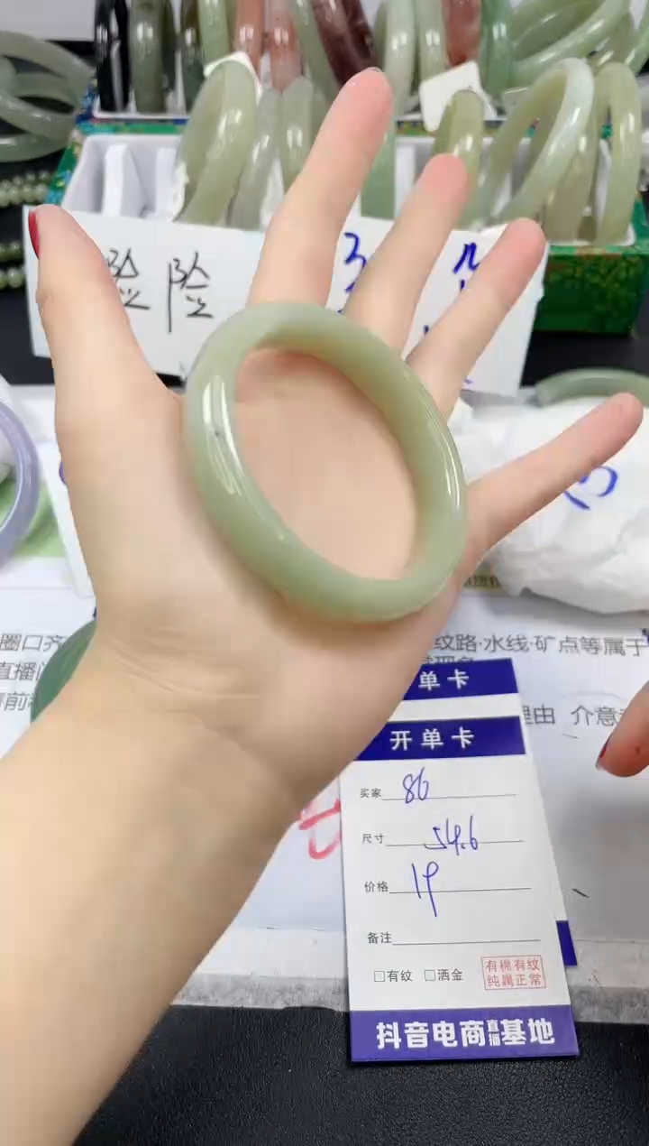 【闪购商品】石英质玉手镯未镶嵌86/54.6