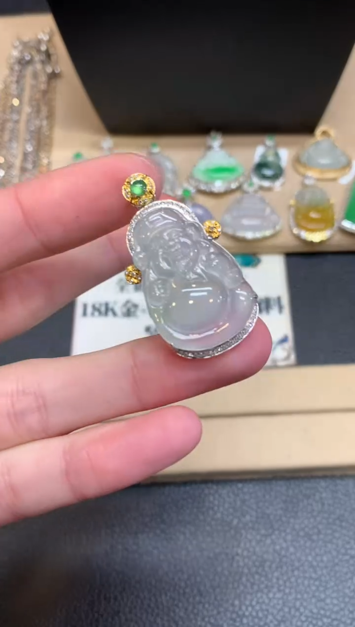 【闪购商品】翡翠颈饰18K金镶嵌财神爷【无服务费】