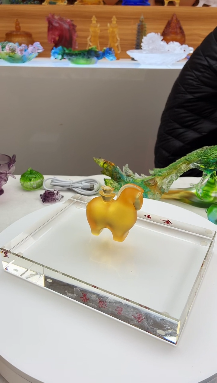 手工艺品琉璃马上有钱琥珀色7*7公分