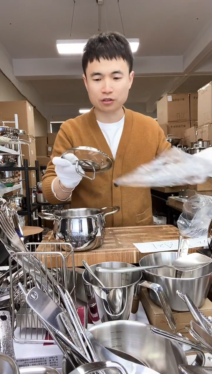 A21 微瑕卓德铭12cm辅食锅