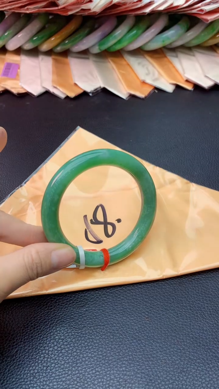 翡翠未镶嵌手镯0028954341