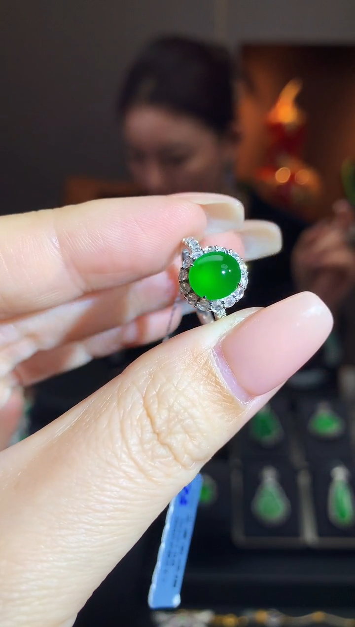 【闪购商品】翡翠吊坠(不含链)18K金镶嵌蛋面戒指