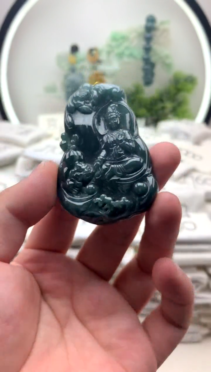 翡翠未镶嵌颈饰文殊