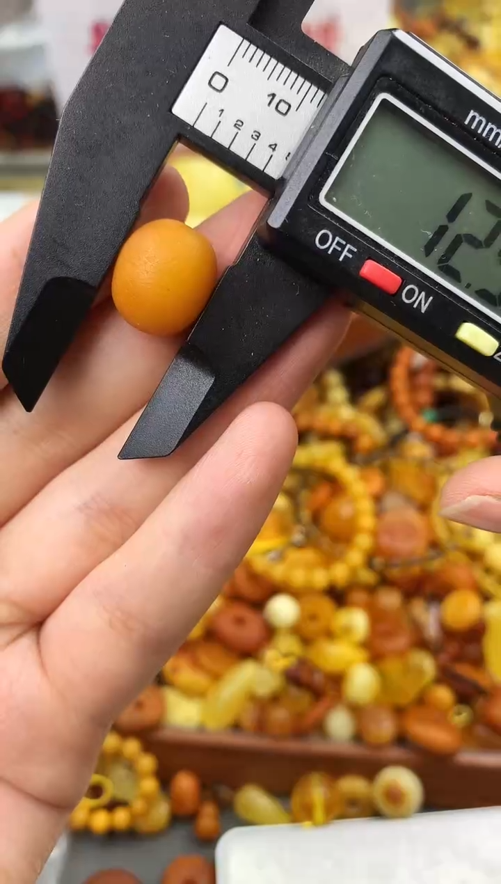 【闪购商品】未镶嵌琥珀珠宝奇石90