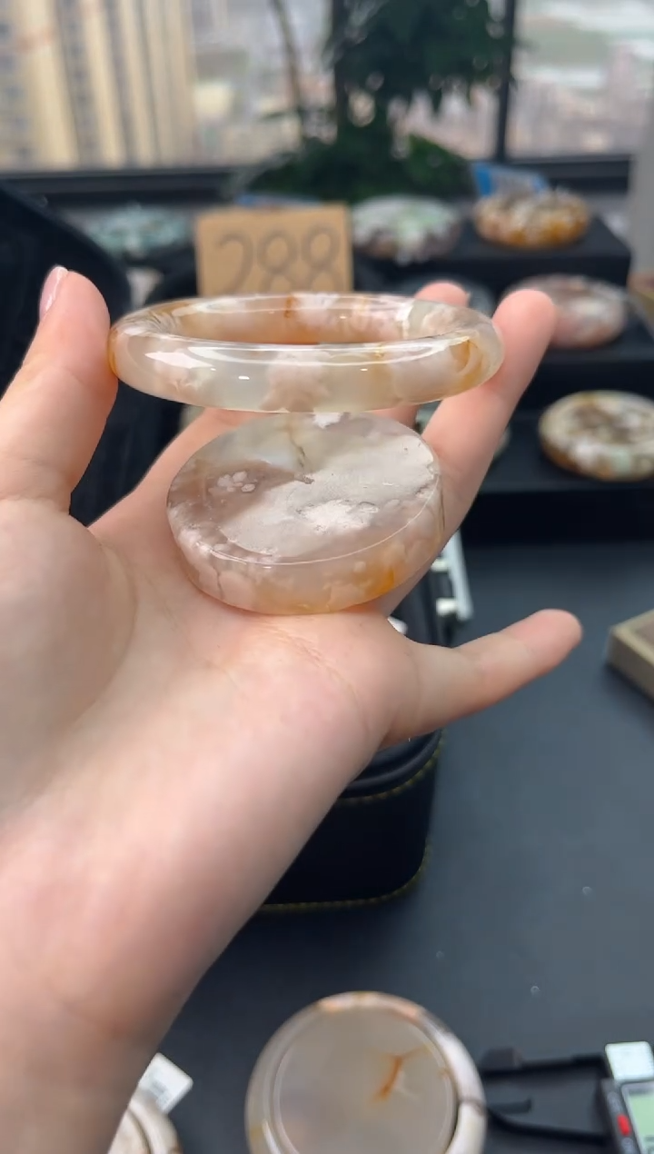 【闪购商品】石英质玉手镯未镶嵌赠送镯心（圈口51