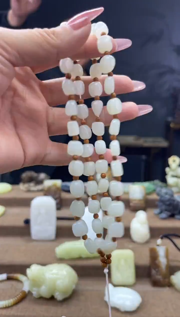 颈饰未镶嵌和田玉1