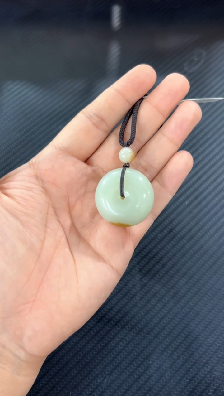 吊坠(赠链)未镶嵌和田玉且末微色差近矿