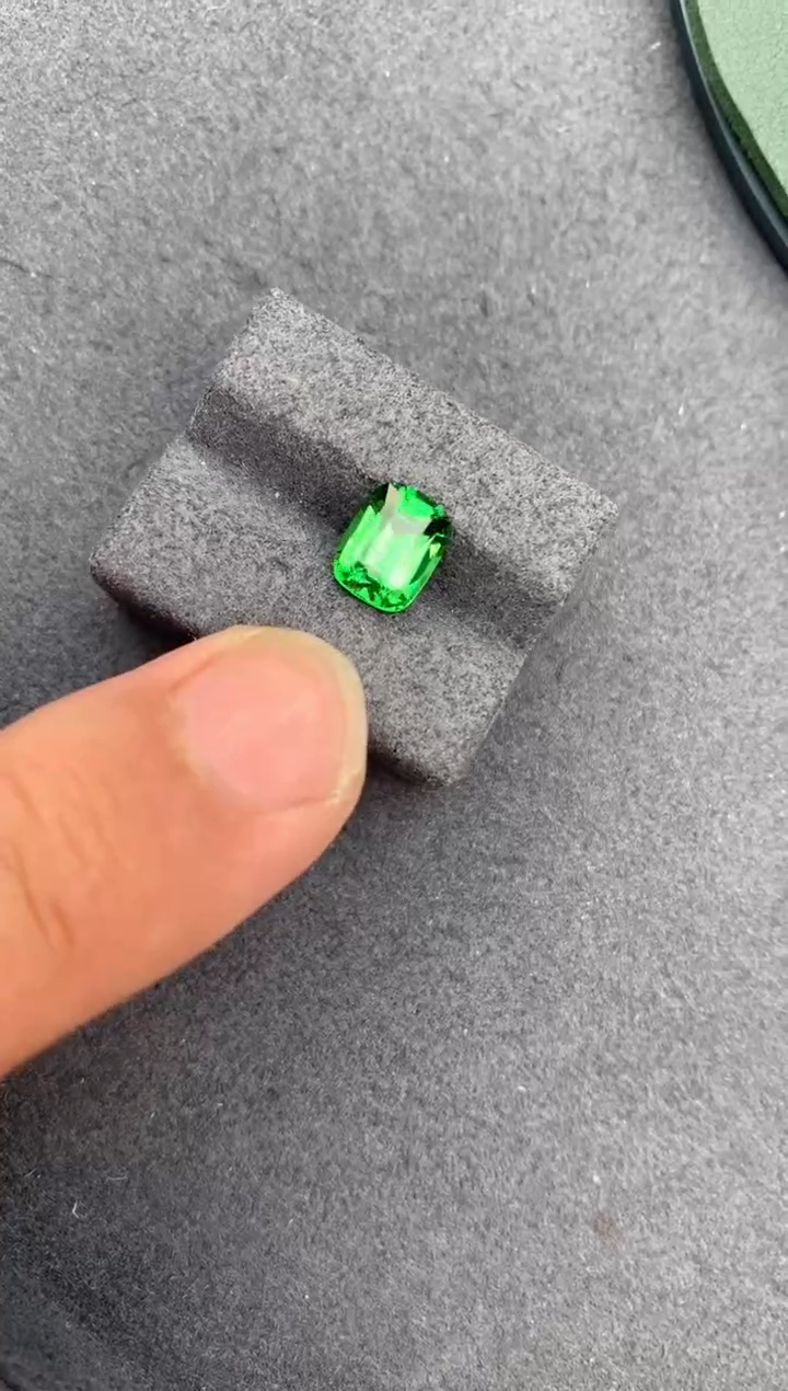 【闪购商品】石榴石裸石未镶嵌2ct沙弗莱