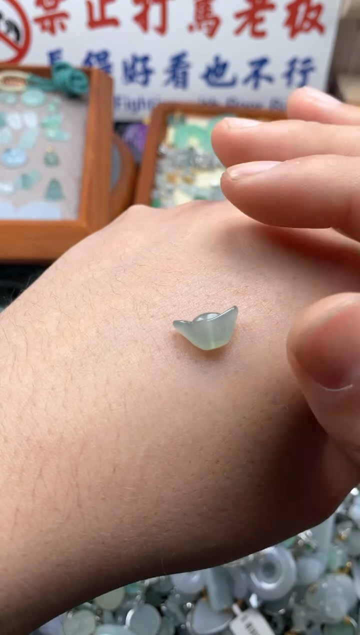 【闪购商品】翡翠颈饰未镶嵌哥哥