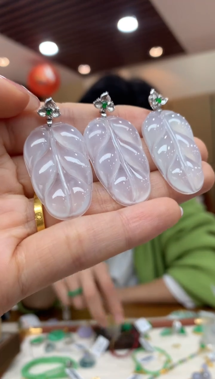 吊坠(不含链)18K金镶嵌翡翠叶子多样性发货1件