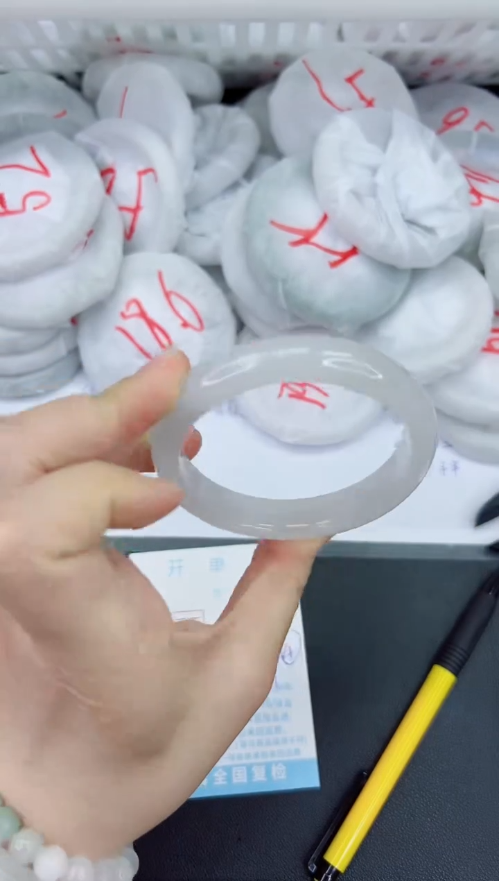 【闪购商品】石英质玉手镯未镶嵌293-61.1