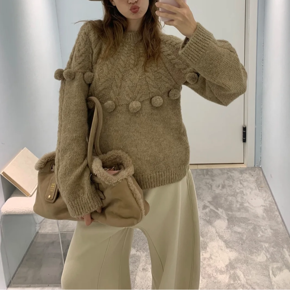 【秋栗绒球】暖冬圣诞氛围针织衫手工毛球圆领慵懒毛衣上衣.D2413
