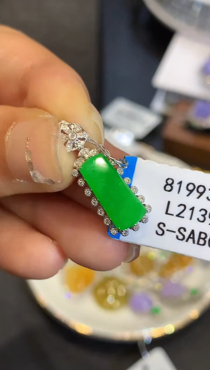 吊坠(不含链)18K金镶嵌翡翠L2139多样性发其一