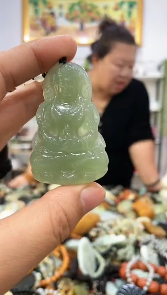 未镶嵌岫玉挂件  