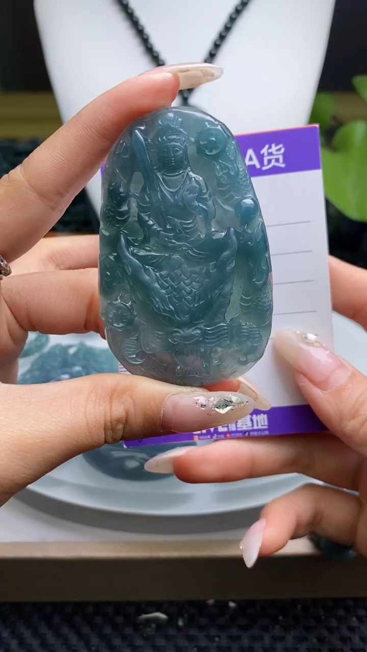 【闪购商品】翡翠未镶嵌颈饰         