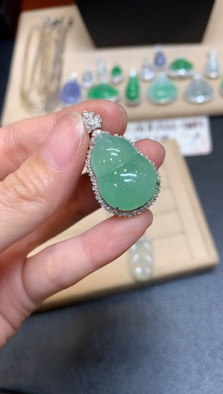 翡翠18K金镶嵌颈饰葫芦【无服务费