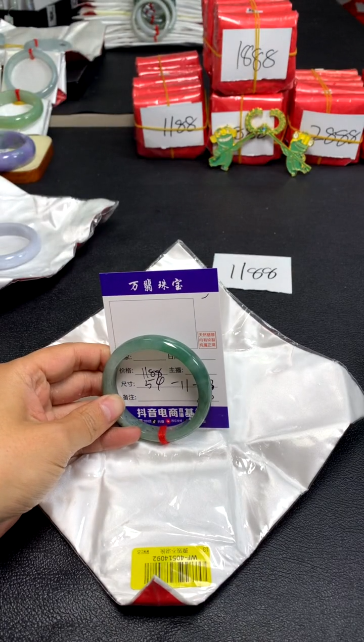 【闪购商品】翡翠手镯未镶嵌潘100
