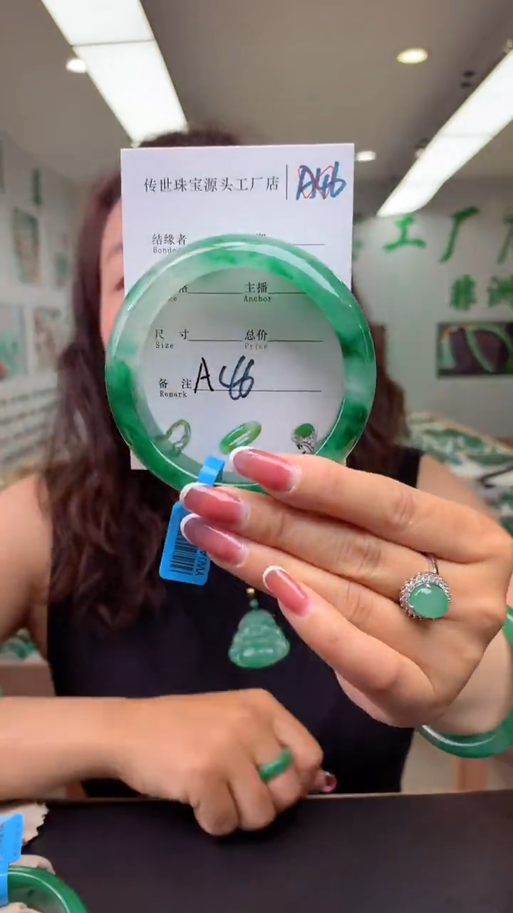 【闪购商品】石英质玉手镯未镶嵌63+