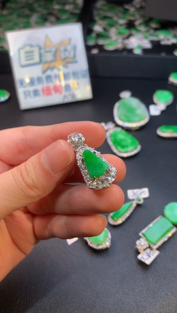 【闪购商品】翡翠颈饰银S925镶嵌翡翠
