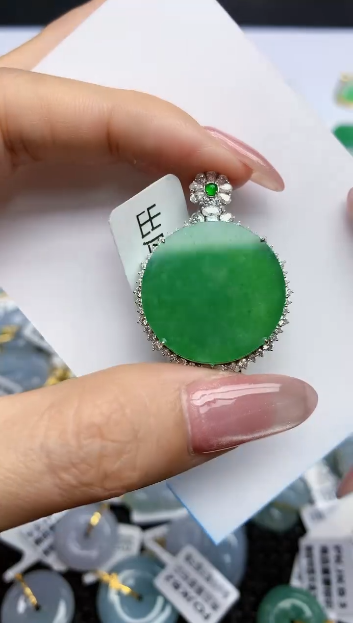 【闪购商品】翡翠挂件18K金镶嵌天然翡翠A货