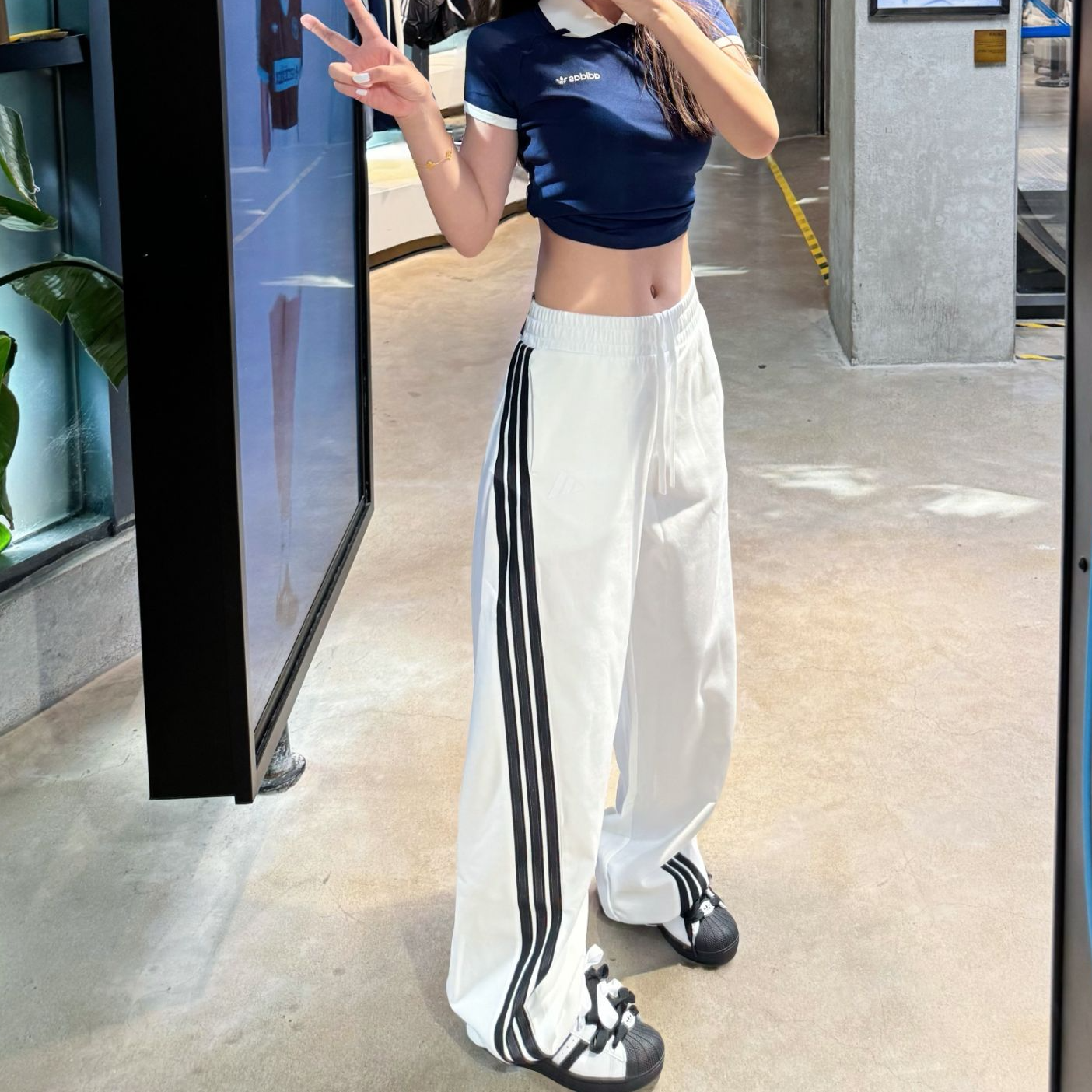 adidas阿迪达斯新款运动休闲香蕉直筒裤 KF4928