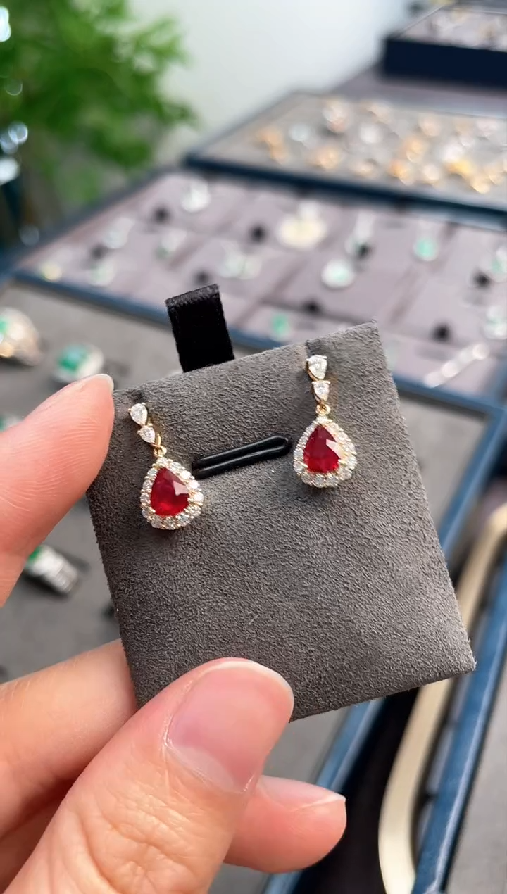 【闪购商品】红宝石耳饰18K金镶嵌无烧鸽血红