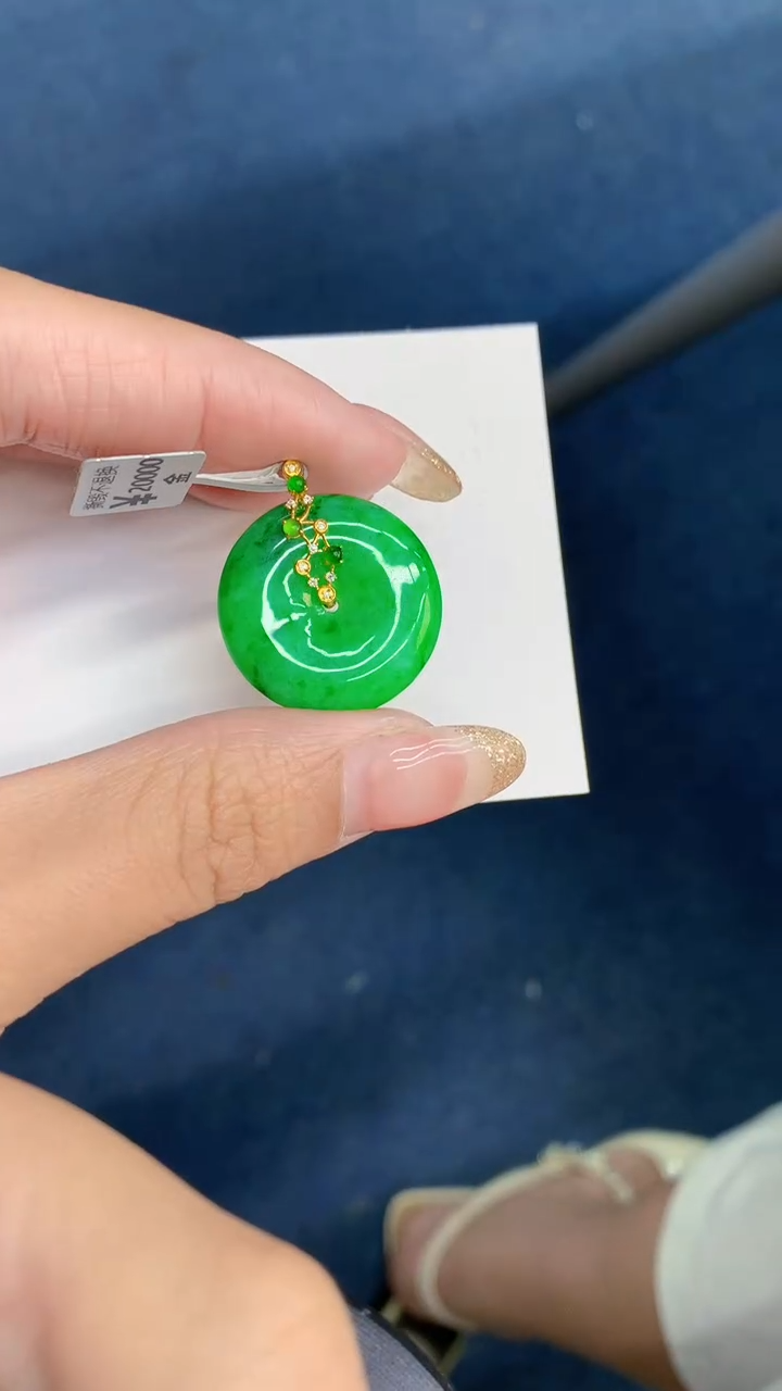 翡翠18K金镶嵌颈饰             8